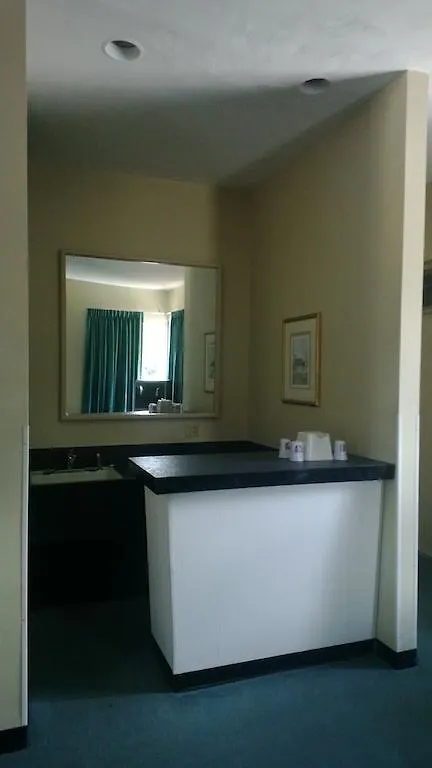 ويليامزبرغ Quarterpath Inn & Suites 2*,